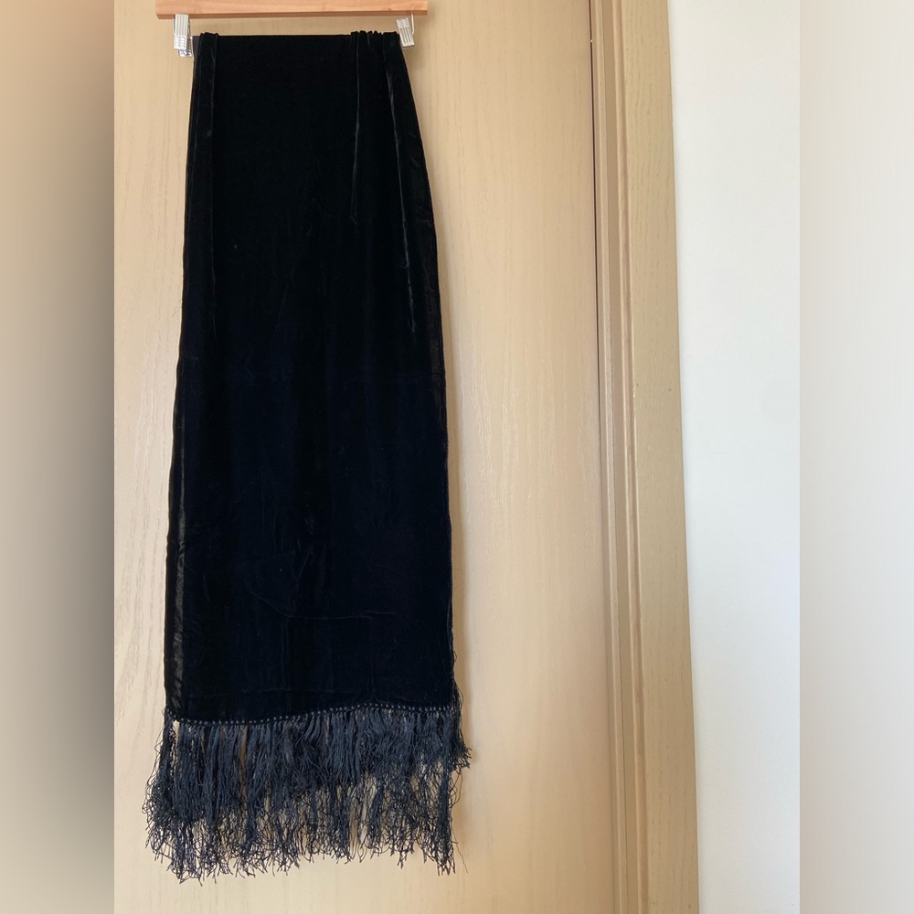 Elegant vintage black velvet scarf